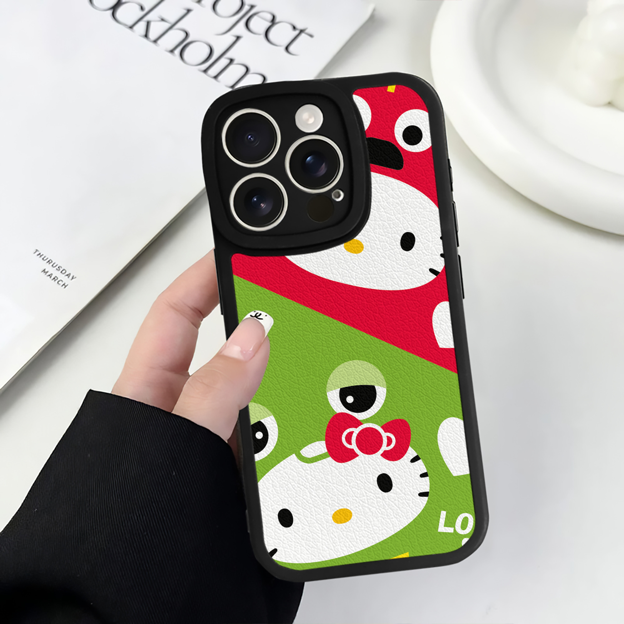 （画像用） Hello Kitty ハローキティ 【iPhone 16シリーズ対応】シリコンスマホケース（レザー調） 材質：シリコン